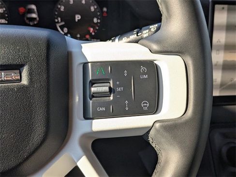 Used 2025 Land Rover Defender 90 S image 19