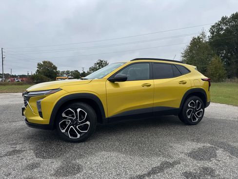 Used 2025 Chevrolet Trax RS image 3