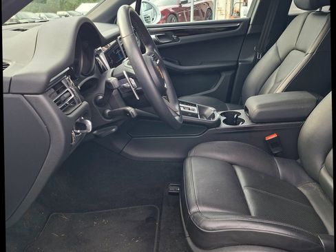 Used 2023 Porsche Macan AWD/4WD image 7