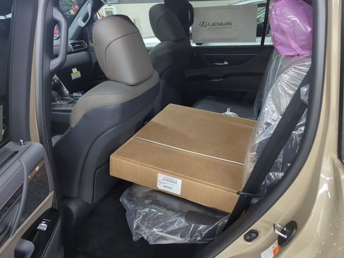 New 2025 Lexus LX 700h Overtrail image 10