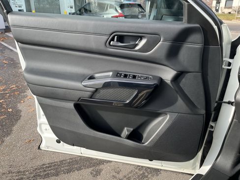 Certified 2024 Nissan Pathfinder S image 12