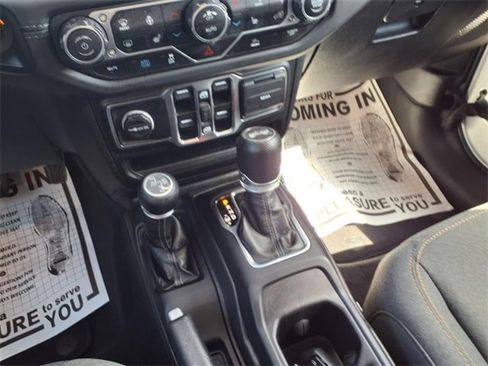 Used 2024 Jeep Wrangler Unlimited Sahara image 17