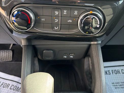 Used 2025 Chevrolet TrailBlazer LT AWD/4WD image 17