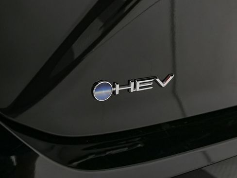 Used 2025 Toyota Camry SE w/ Convenience Package image 10