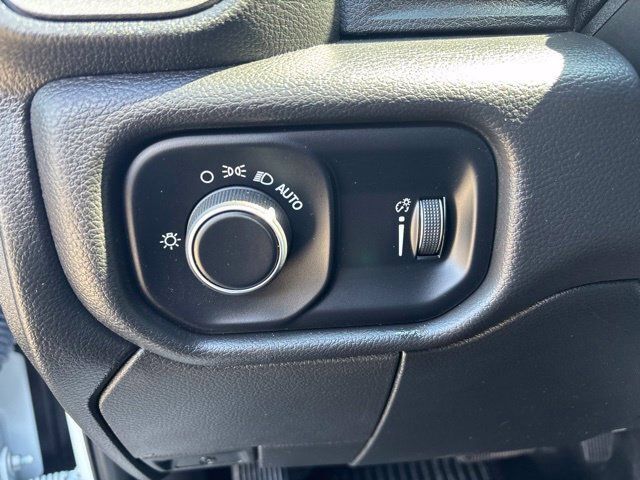 Used 2024 RAM 5500 Tradesman w/ Chrome Appearance Group AWD/4WD image 13