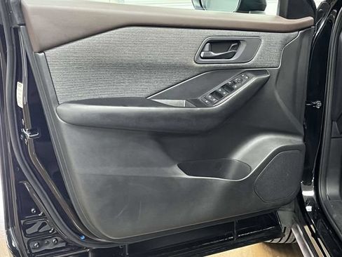 Used 2023 Nissan Rogue S FWD image 15