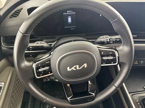 Certified 2025 Kia Carnival FWD image 24