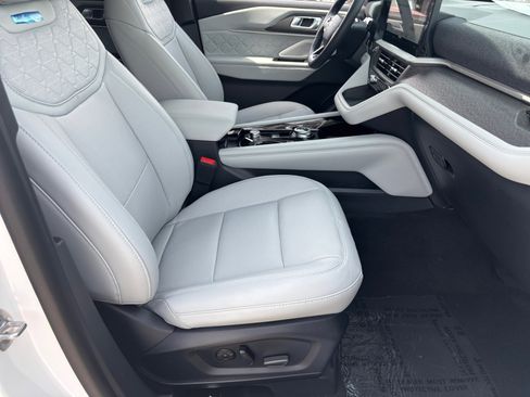 New 2026 Ford Explorer Platinum image 19