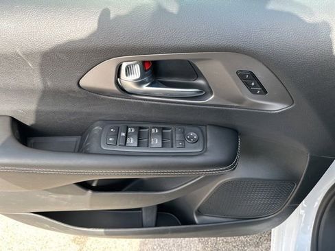 New 2026 Chrysler Pacifica Select image 19