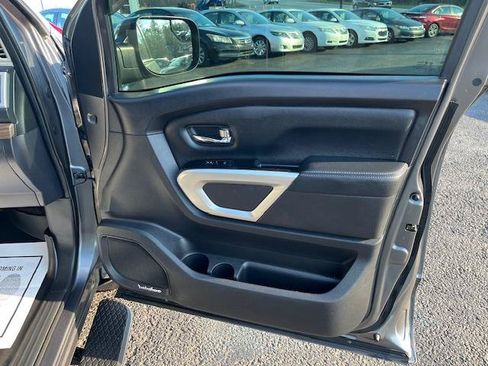 Used 2017 Nissan Titan SL AWD/4WD image 32