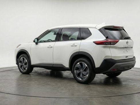 Used 2025 Nissan Rogue SV image 6