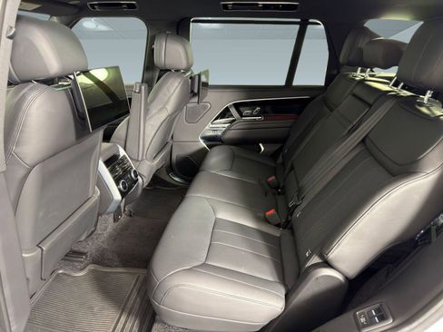 Used 2025 Land Rover Range Rover Long Wheelbase SE image 13