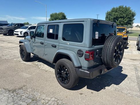 Used 2025 Jeep Wrangler Unlimited Sahara w/ Safety Group AWD/4WD image 8