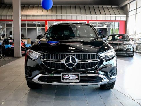 Used 2023 Mercedes-Benz GLC 300 4MATIC image 3