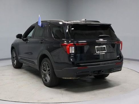 Used 2025 Ford Explorer ST-Line w/ ST-Line Street Pack image 9