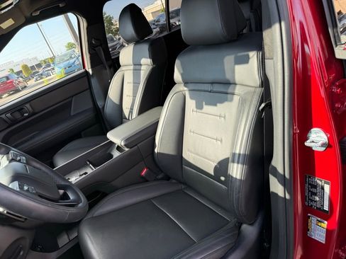 Used 2025 Hyundai Santa Fe Calligraphy FWD image 8