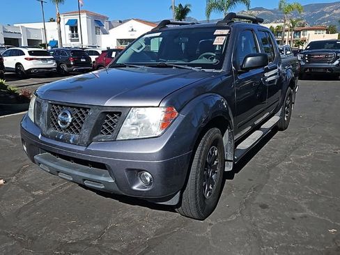 Used 2018 Nissan Frontier SV image 3