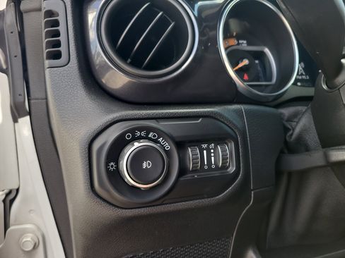 Used 2021 Jeep Wrangler Unlimited Sport image 31