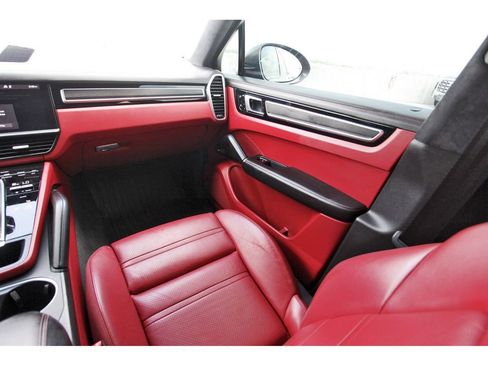 Used 2021 Porsche Cayenne GTS AWD/4WD image 10