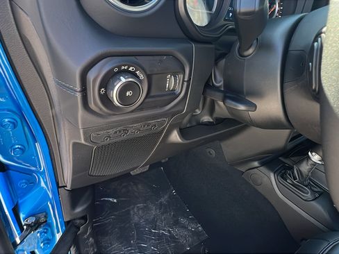 New 2026 Jeep Wrangler Unlimited Sahara AWD/4WD image 22