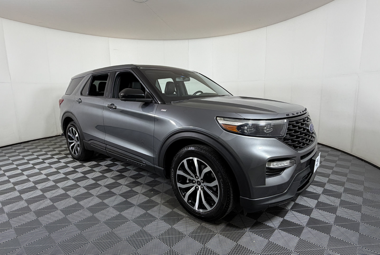 Used 2022 Ford Explorer ST-Line RWD image 1
