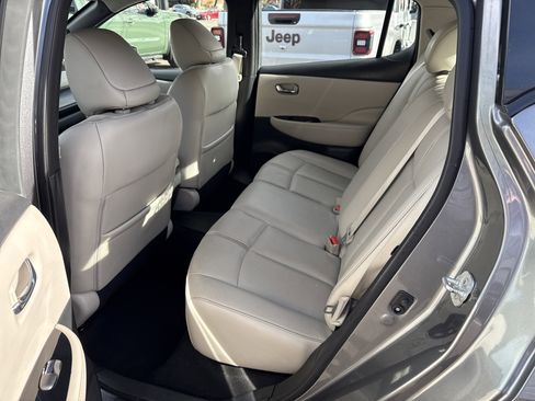 Used 2018 Nissan Leaf SL w/ SL Technology Package image 12