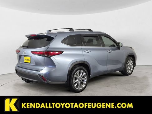 Used 2023 Toyota Highlander Limited AWD/4WD image 5