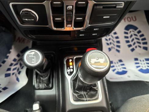 Used 2024 Jeep Wrangler Unlimited Sport AWD/4WD image 14