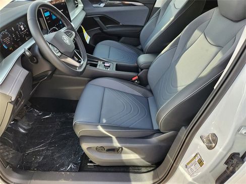 New 2026 Volkswagen Tiguan SE image 11