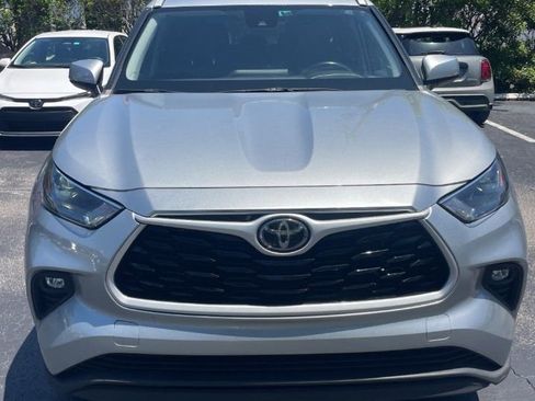 Used 2022 Toyota Highlander XLE FWD image 8
