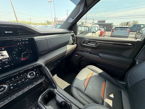 Used 2023 GMC Sierra 1500 AT4 w/ AT4 Premium Package AWD/4WD image 47