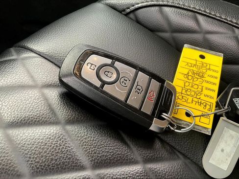 Used 2024 Ford Edge Titanium image 13