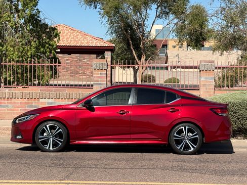Used 2021 Nissan Sentra SR w/ SR Premium Package FWD image 3