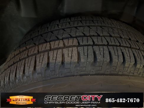 Used 2025 RAM 1500 Limited image 24