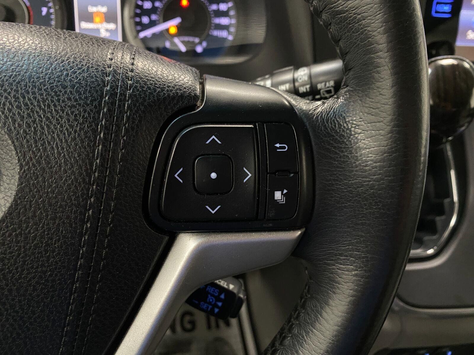 Used 2016 Toyota Sienna XLE FWD image 18