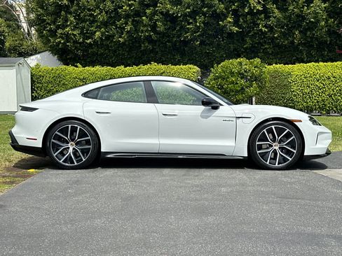 New 2026 Porsche Taycan image 9