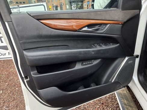 Used 2016 Cadillac Escalade Premium image 15