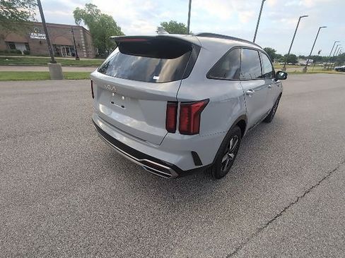 Used 2023 Kia Sorento EX w/ Panoramic Sunroof Package FWD image 6