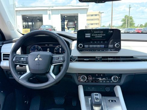 Used 2023 Mitsubishi Outlander SEL AWD/4WD image 27