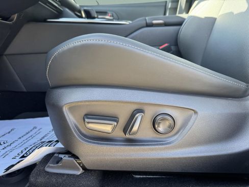 Used 2026 Toyota Crown Platinum image 11