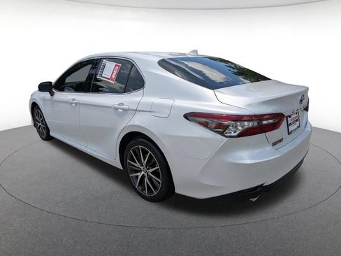 Used 2022 Toyota Camry XLE FWD image 3