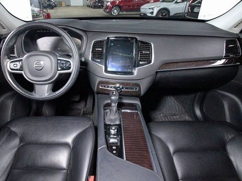 Used 2018 Volvo XC90 T6 Momentum w/ Convenience Package image 6