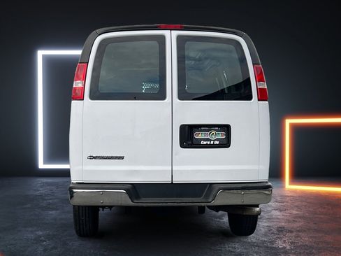 Used 2018 Chevrolet Express 2500 w/ Driver Convenience Package image 5