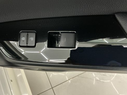 Used 2020 Toyota Prius Prime Limited FWD image 39