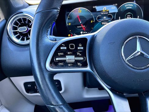 Used 2022 Mercedes-Benz GLB 250 image 23