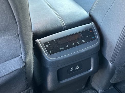 Used 2024 Nissan Pathfinder SV image 14