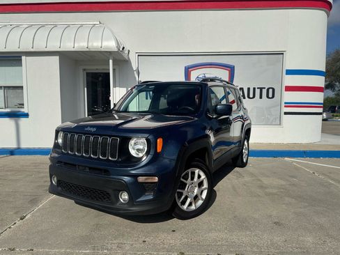 Used 2021 Jeep Renegade Latitude w/ Sun & Sound Group AWD/4WD image 2