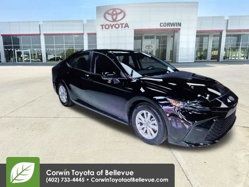 Used 2025 Toyota Camry LE image 9