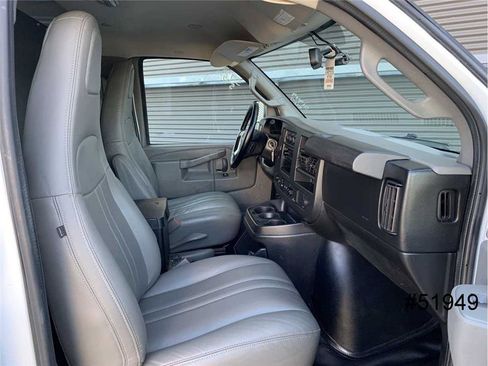 Used 2018 Chevrolet Express 2500 w/ Driver Convenience Package image 28