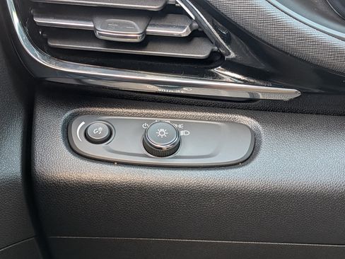 Used 2025 Buick Envista Avenir FWD image 25